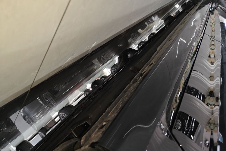 红旗H5 2025款 2.0T 自动玄影200万辆纪念版局部细节9002