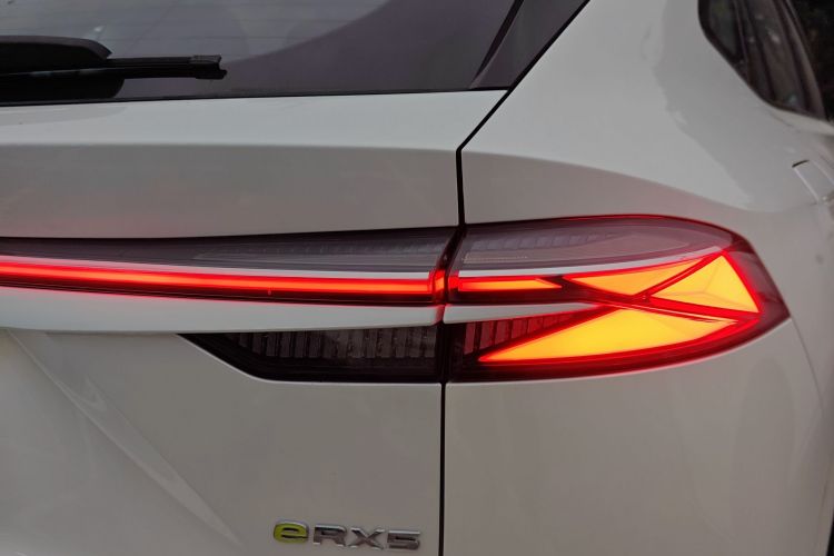 荣威RX5新能源 2023款 eRX5 超混优越版车身外观9