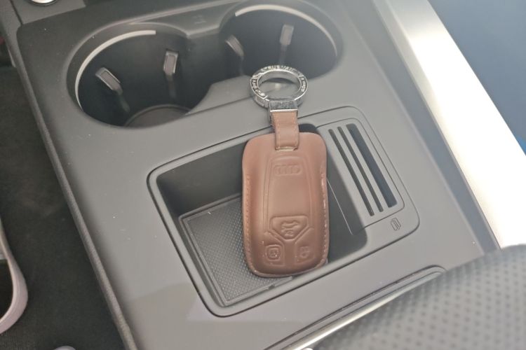 奥迪A4L 2023款 40 TFSI 时尚动感型中控内饰11