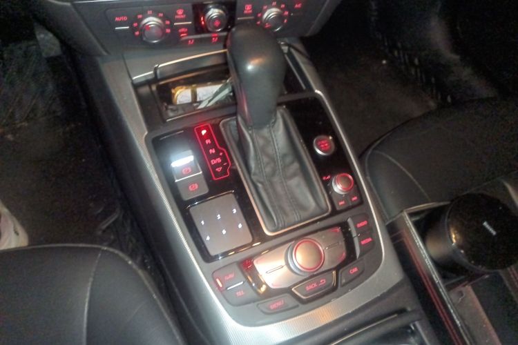 奥迪A6L 2018款 30周年年型 TFSI 进取型中控内饰18