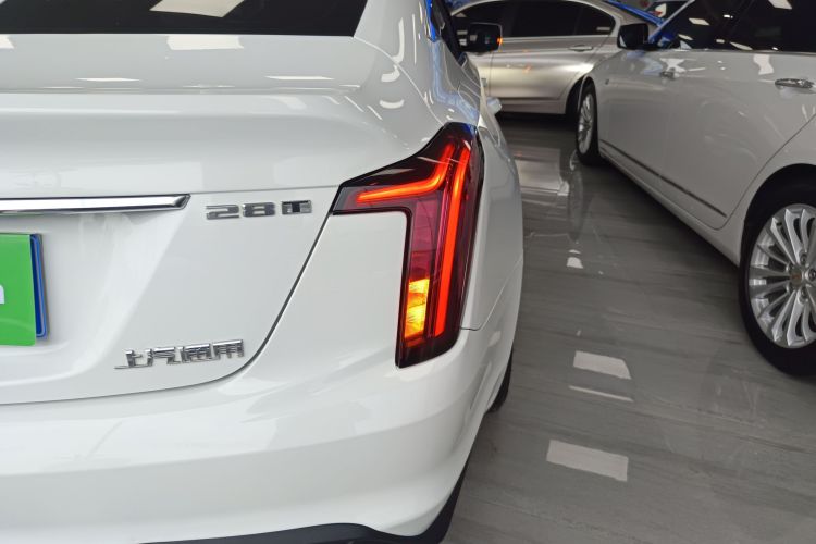 凯迪拉克CT5 2022款 28T 风尚型车身外观9