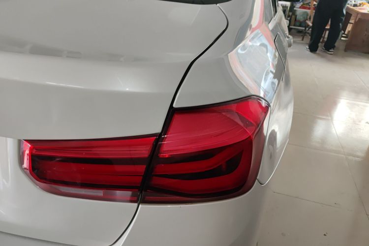 宝马3系 2018款 320Li 时尚型车身外观9