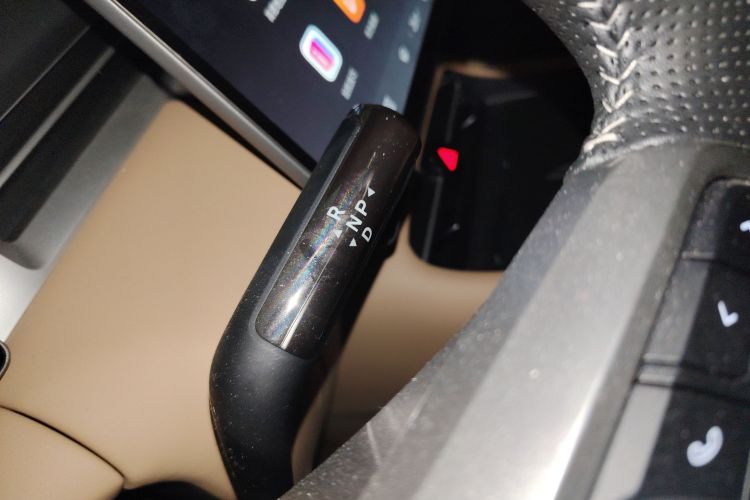 蓝电E5 PLUS 2025款 165km 长续航版 7座中控内饰18