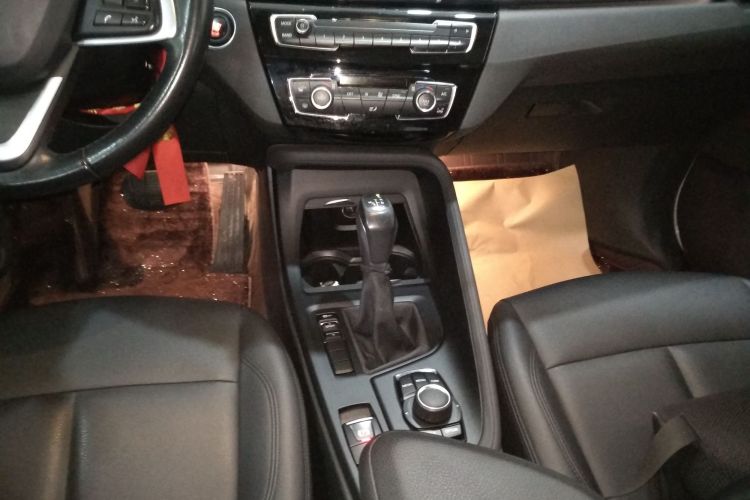 宝马X1 2018款 sDrive20Li 领先型中控内饰18