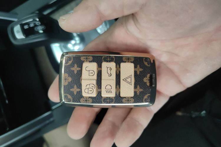 路虎 发现运动版 2022款 249PS R-Dynamic SE 性能科技版 5座中控内饰11