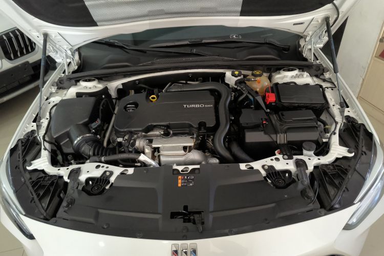 别克 君威 2024款 25T 超享版机舱底盘24