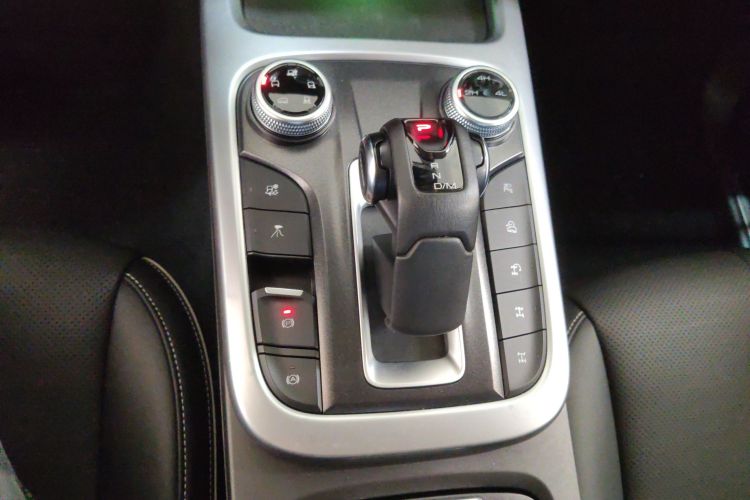 坦克300 2021款 越野版 2.0T 征服者中控内饰18