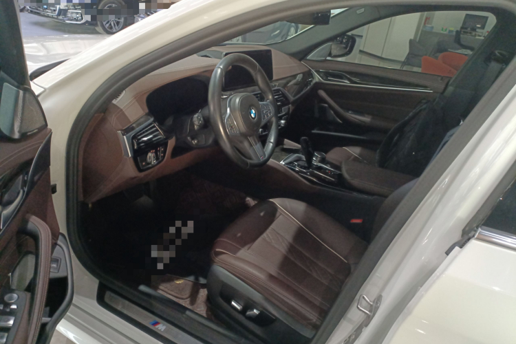 宝马5系 2022款 改款二 525Li M运动套装中控内饰7003