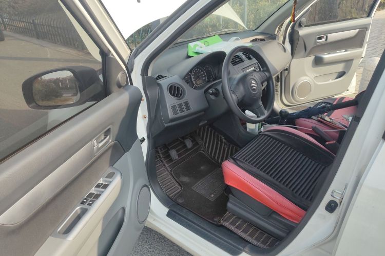 铃木 雨燕 2014款 1.3L 手动标准型中控内饰7003