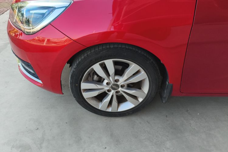 奇瑞 艾瑞泽5 2016款 1.5L 手动领潮版车身外观35