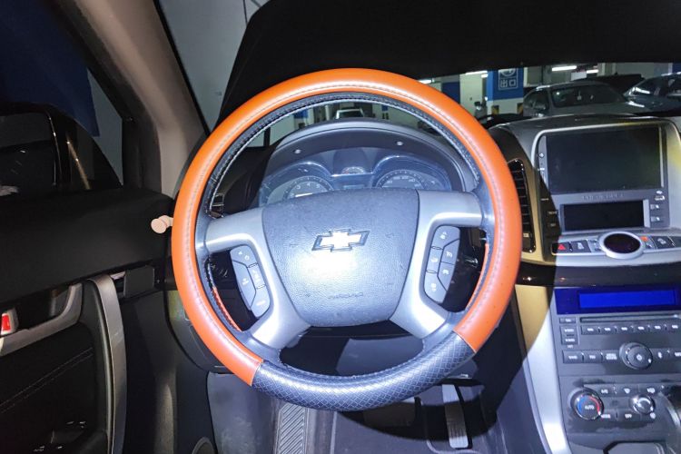 雪佛兰 科帕奇 2015款 2.4L 四驱旗舰版 7座中控内饰13