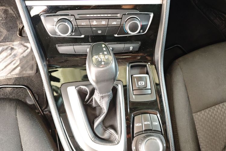 宝马2系旅行车 2018款 218i 时尚型中控内饰18