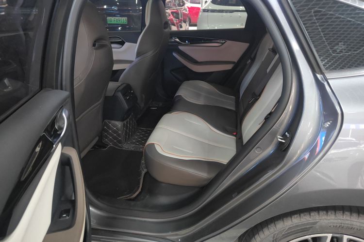 比亚迪 秦PLUS 2023款  冠军版 DM-i 120KM超越型中控内饰21