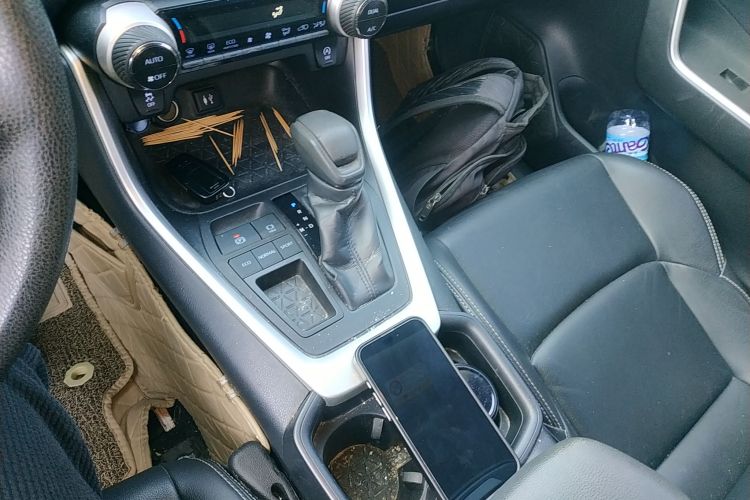 丰田 威兰达 2020款 2.0L CVT两驱豪华版局部细节18