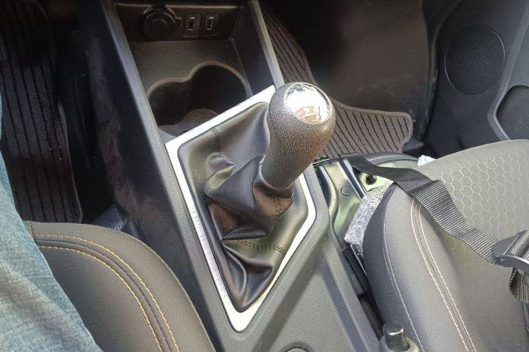 长安凯程 长安睿行M60 2023款 1.5L GDI舒适型客车6/7座中控内饰18