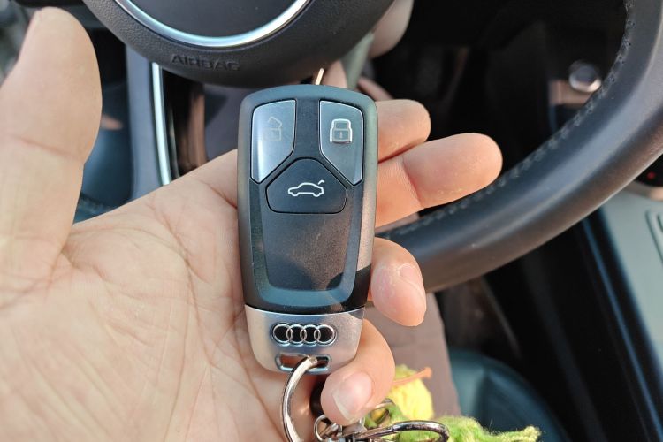 奥迪A4L 2018款 30周年年型 40 TFSI 时尚型中控内饰11