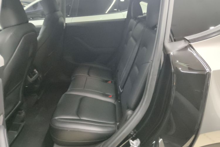 特斯拉 Model Y 2022款 改款 长续航全轮驱动版中控内饰7004
