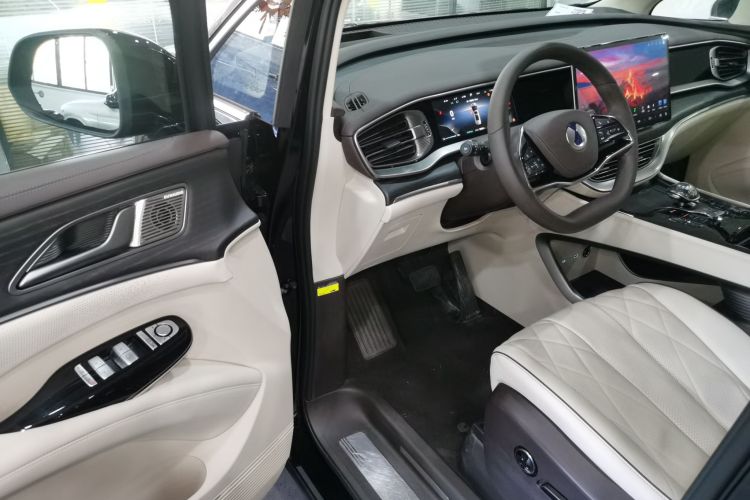 腾势D9 2024款 DM-i 980 四驱旗舰型中控内饰7003