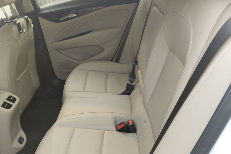 别克 君威 2020款 552T 精英型中控内饰21