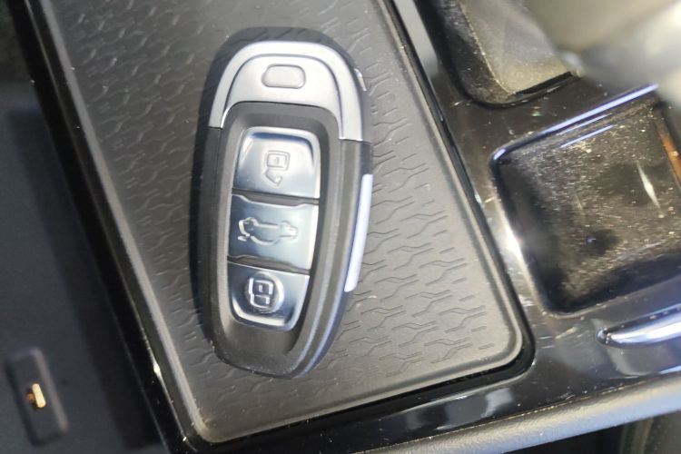 红旗E-QM5 2022款 431km 充电乐享版中控内饰11