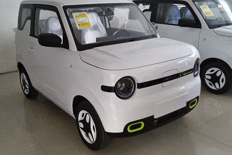 吉利银河 熊猫 2025款 210km 元气熊车身外观3