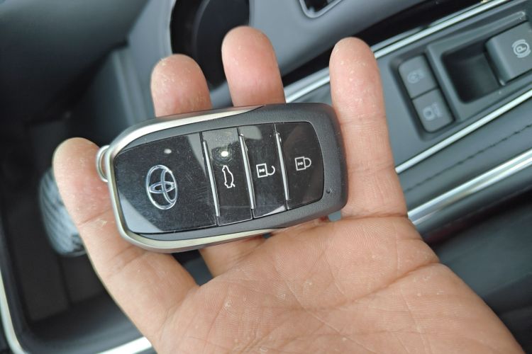 丰田 亚洲龙 2024款 2.0L 进取版中控内饰11