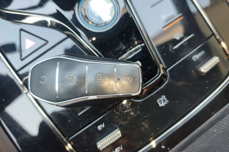 比亚迪 汉 2023款 DM-i 冠军版 121KM 尊荣型中控内饰11