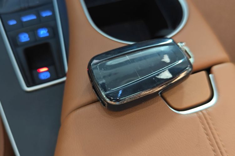 丰田 亚洲龙 2019款 双擎 2.5L XLE尊贵版 国VI中控内饰11