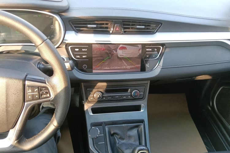 吉利汽车 帝豪 2018款 1.5L 手动向上互联版中控内饰16