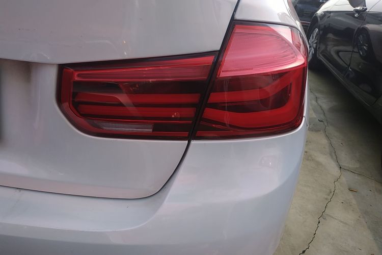 宝马3系 2016款 320Li 时尚型车身外观9