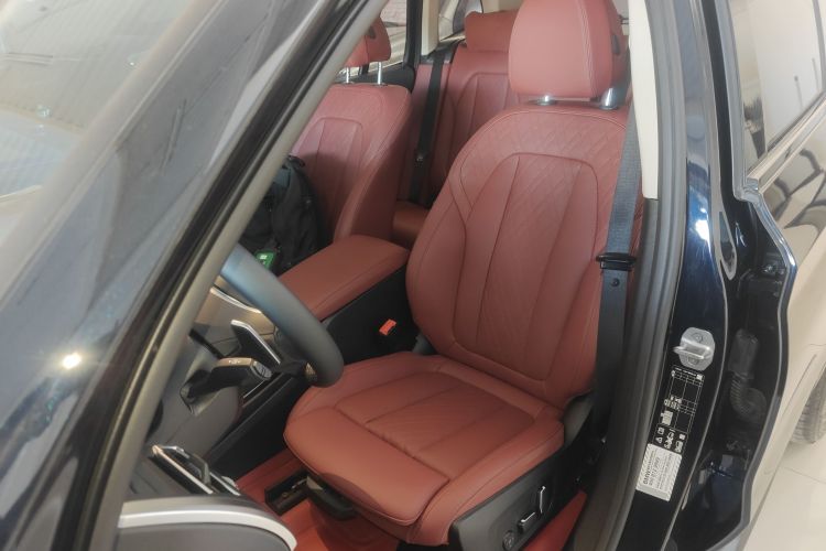 宝马X3 2023款 改款 xDrive30i 领先型 M曜夜套装中控内饰19