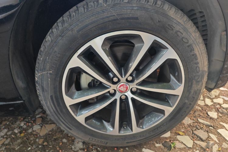 捷豹F-PACE 2018款 改款 2.0T 四驱R-Sport运动版车身外观10