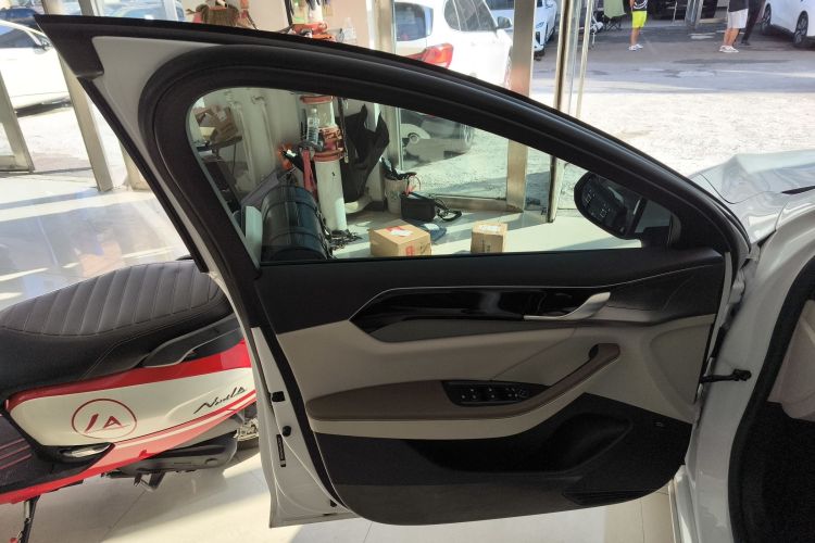 比亚迪 秦PLUS 2023款 冠军版 DM-i 120KM领先型中控内饰47