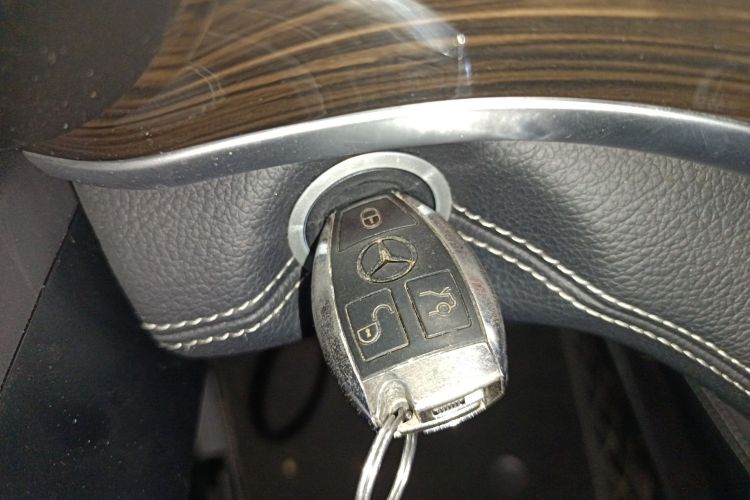 奔驰 威霆 2020款 2.0T 商务版 7座中控内饰11