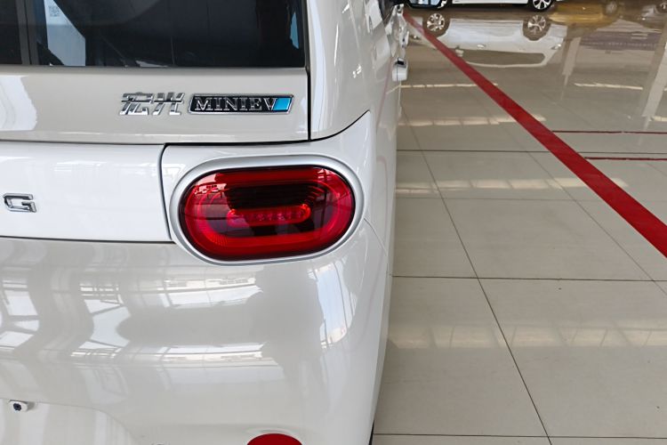 五菱汽车 宏光MINIEV 2024款 第三代 215km 青春版车身外观9