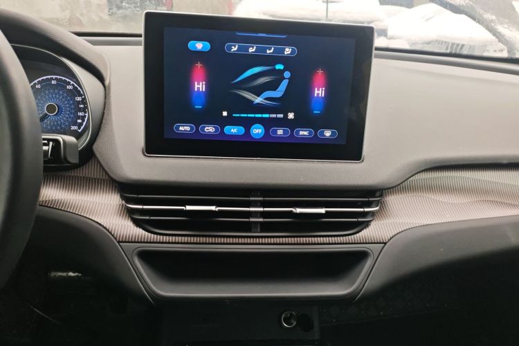 红旗E-QM5 2023款 改款 基础出行版中控内饰16