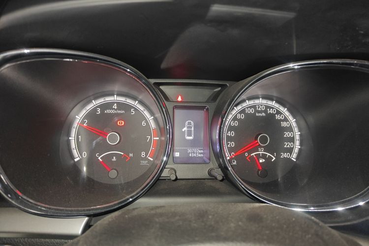 启辰T70 2015款 2.0L 手动睿趣版中控内饰14