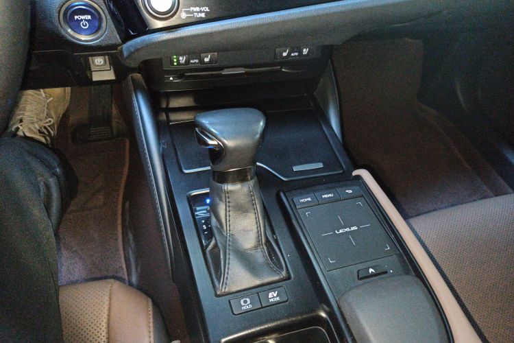 雷克萨斯ES 2021款 300h 臻享版中控内饰18