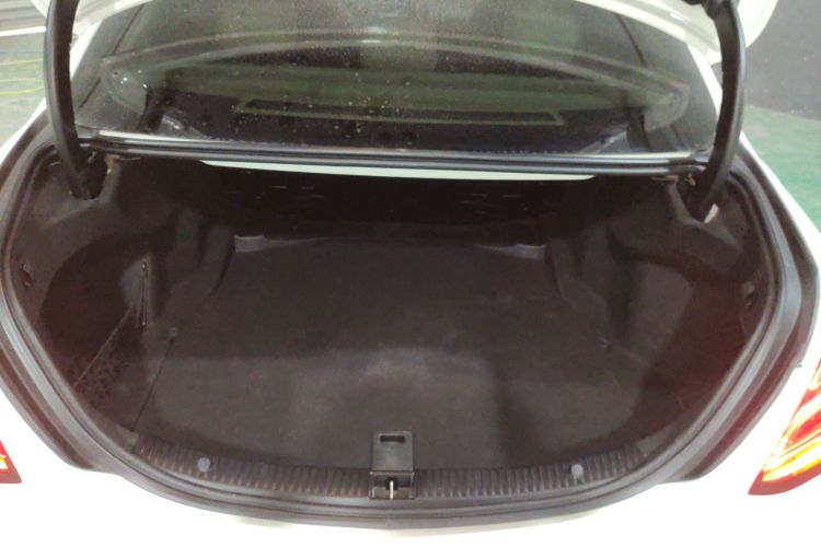 奔驰C级 2017款 C 180 L 运动版机舱底盘23