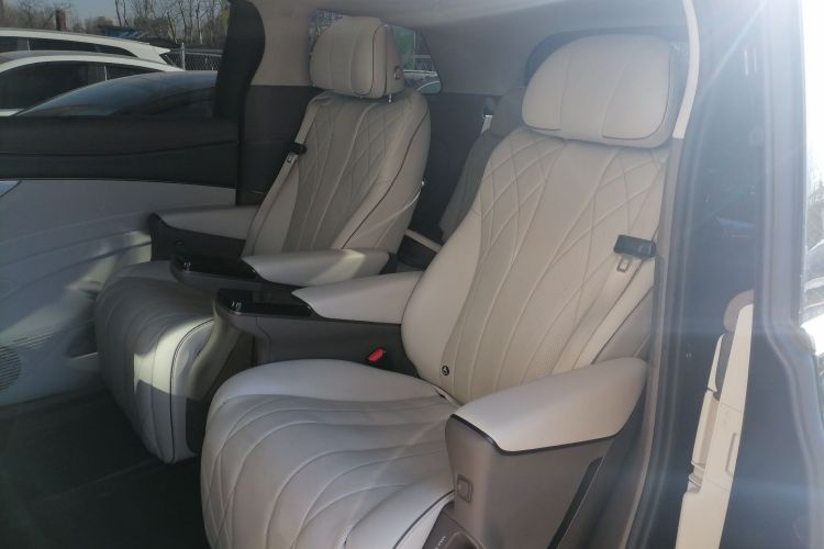 腾势D9 2022款 DM-i 970 四驱旗舰型中控内饰21