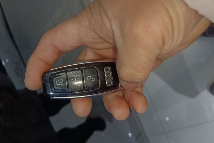 奥迪A6L 2022款 40 TFSI 豪华致雅型中控内饰11