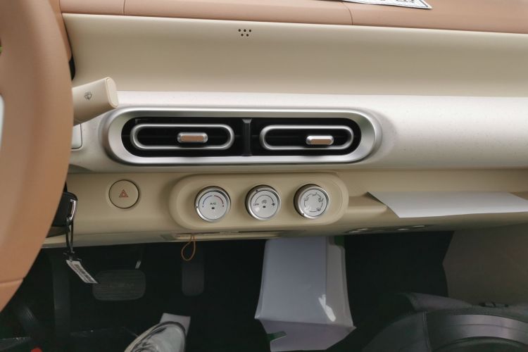 五菱汽车 宏光MINIEV 2024款 第三代 215km 青春版中控内饰16