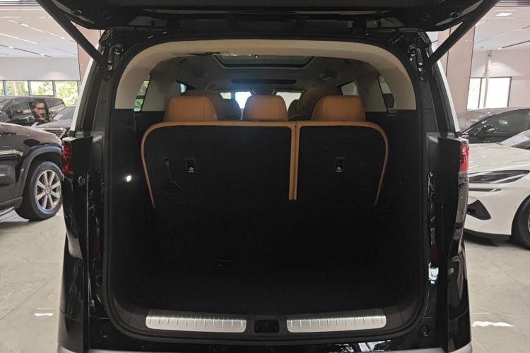 腾势D9 2024款 DM-i 1050 尊享型中控内饰23