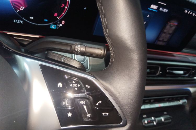 奔驰V级 2024款 V 300 L 长轴距尊贵版中控内饰18