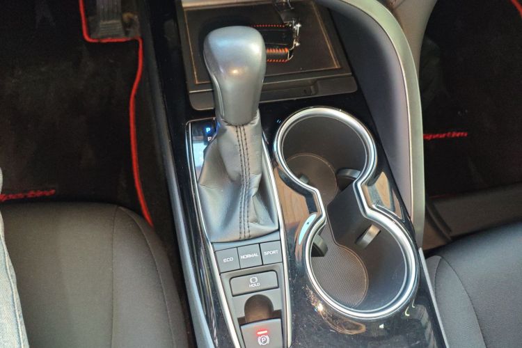 丰田 凯美瑞 2018款 2.0S 锋尚版中控内饰18