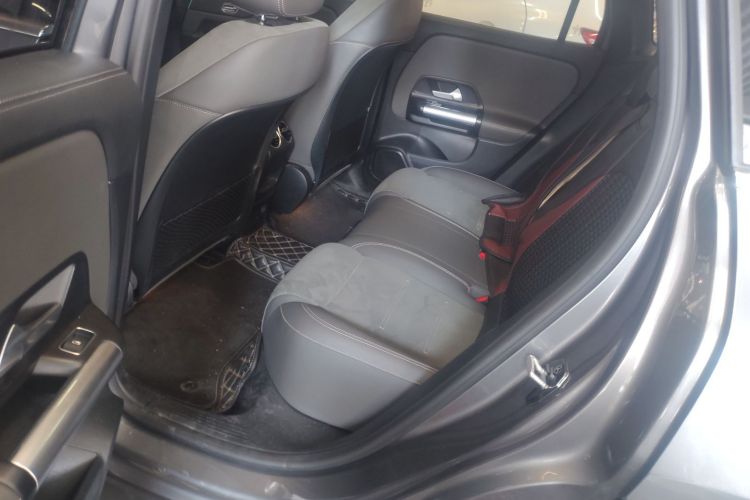 奔驰EQA 2022款 EQA 300 4MATIC 首发特别版中控内饰7004