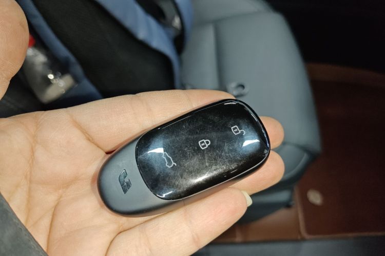 理想汽车 理想ONE 2021款 增程6座版中控内饰11