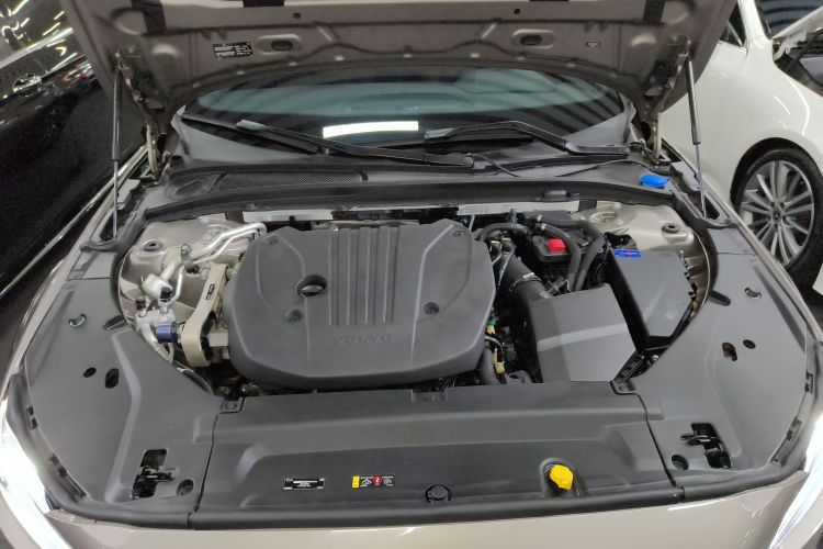 沃尔沃V90 2022款 Cross Country B5 AWD 智远版机舱底盘24