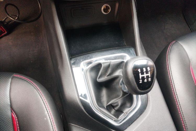 东南DX3 2016款 1.5L 手动豪华型中控内饰18