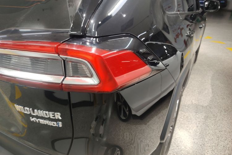 丰田 威兰达 2023款 双擎 2.5L E-CVT四驱豪华PLUS版车身外观9